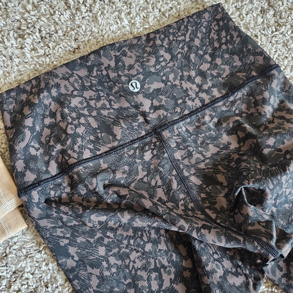 Lululemon Capri Leggings - Picture 2 of 5